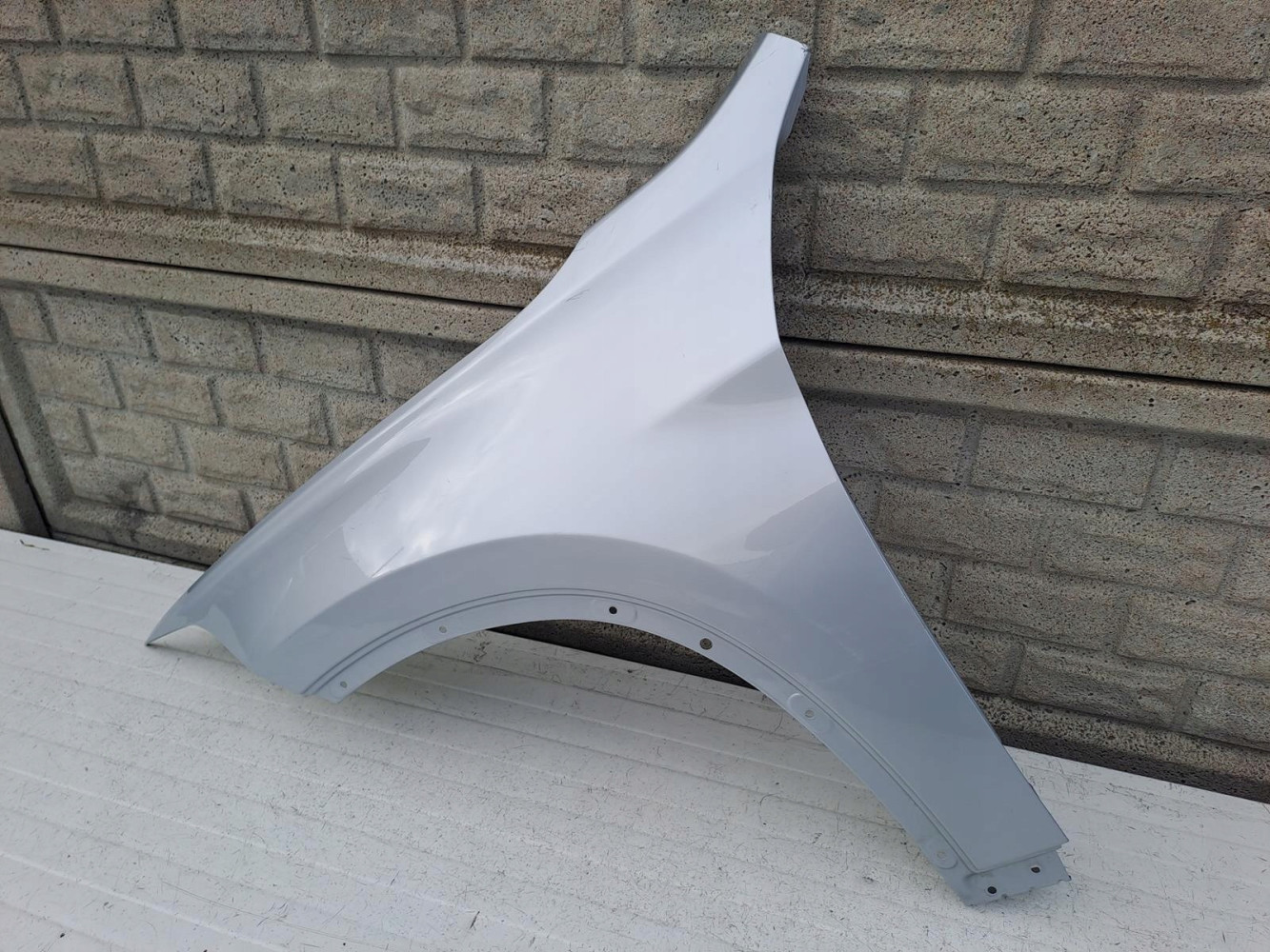 BŁOTNIK PRZEDNI LEWY BMW X1 F48 2015 - 2022 - (13257988899)