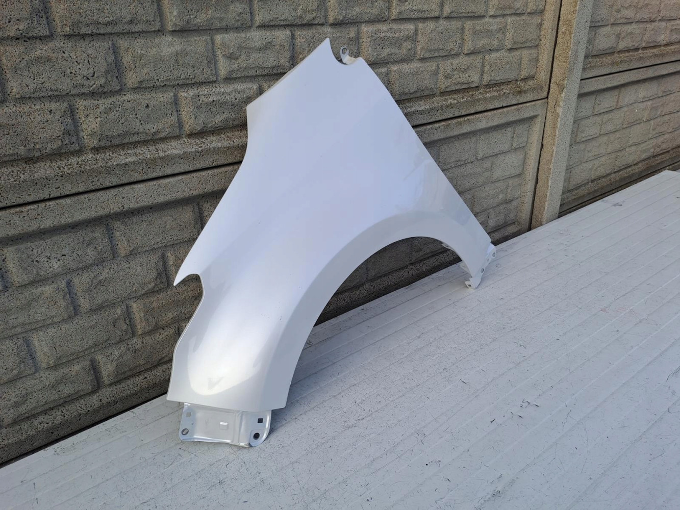 TOYOTA YARIS 4 IV 19-23 BŁOTNIK LEWY PRZEDNI - (13296565470)