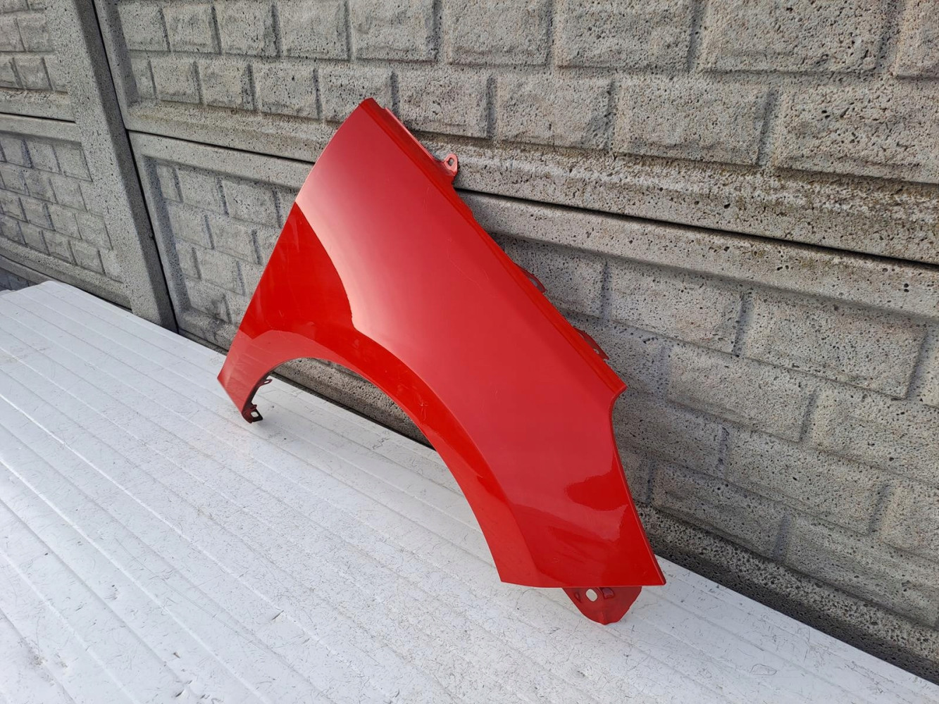 FORD FIESTA Mk8 MK 8 16-22 BŁOTNIK PRZEDNI PRAWY - (13296788013)