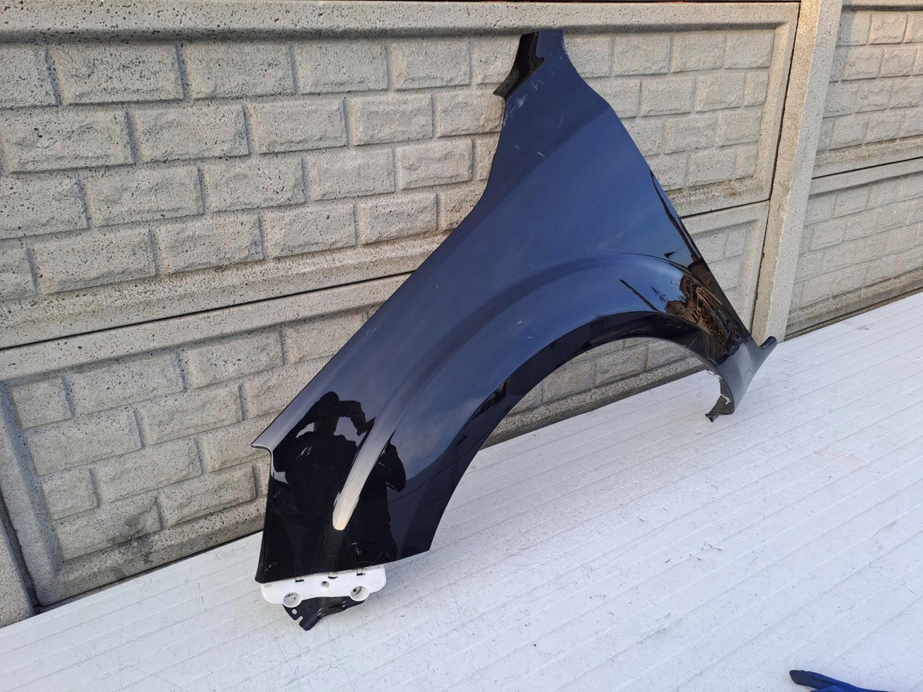 NISSAN NAVARA IV 16-22 BŁOTNIK PRZEDNI LEWY - (13296921390)