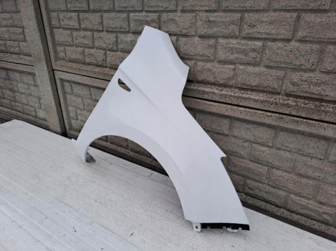 HYUNDAI I20 LIFT KIERUNEK BŁOTNIK PRZEDNI PRAWY - (13297259381)