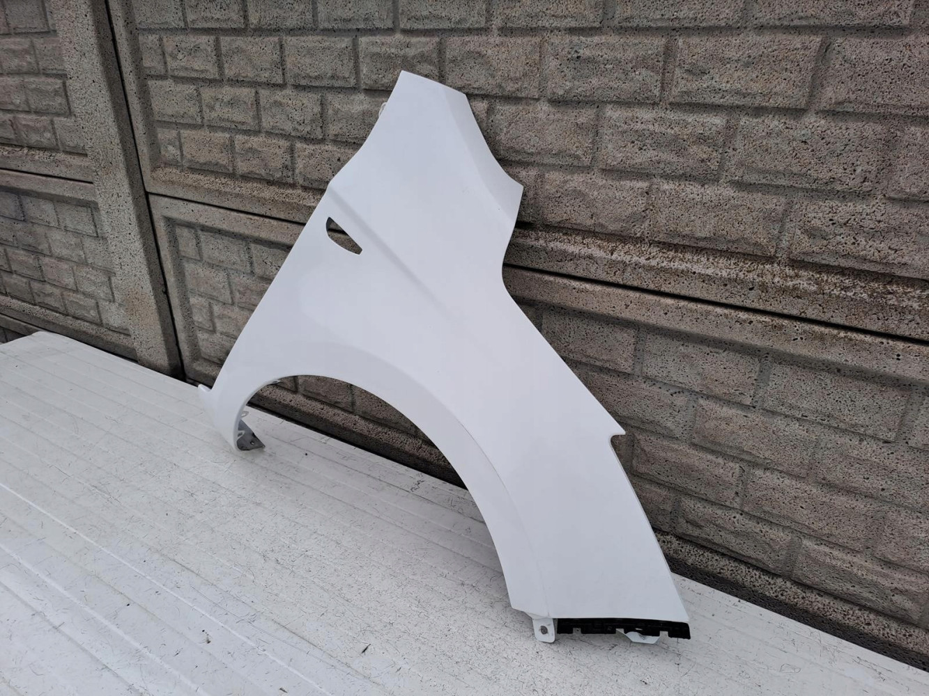 HYUNDAI I20 LIFT KIERUNEK BŁOTNIK PRZEDNI PRAWY - (13297259381)