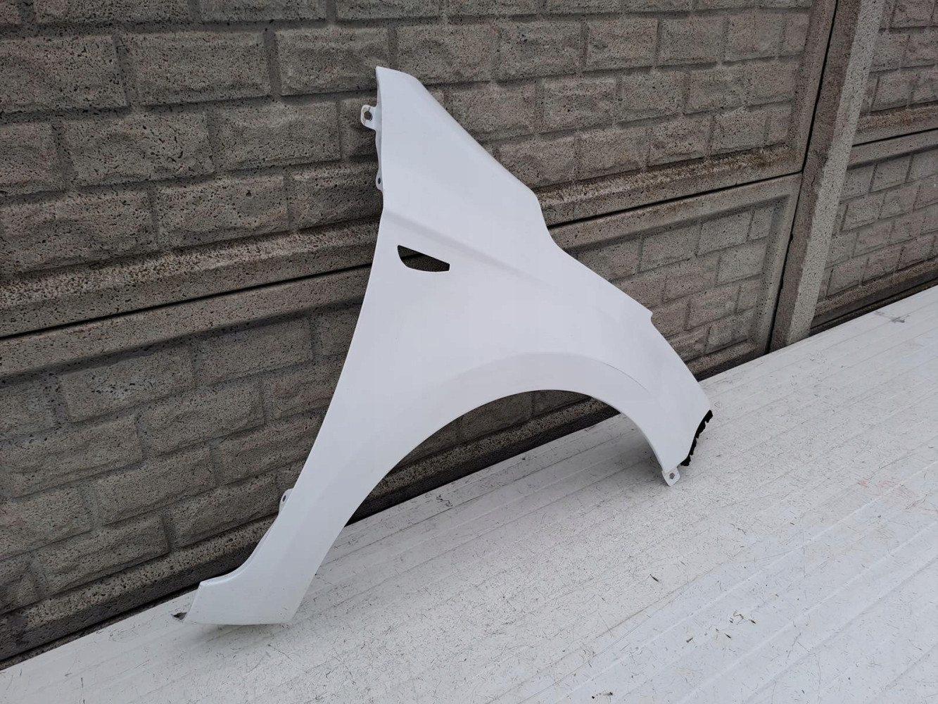 HYUNDAI I20 LIFT KIERUNEK BŁOTNIK PRZEDNI PRAWY - (13297259381)