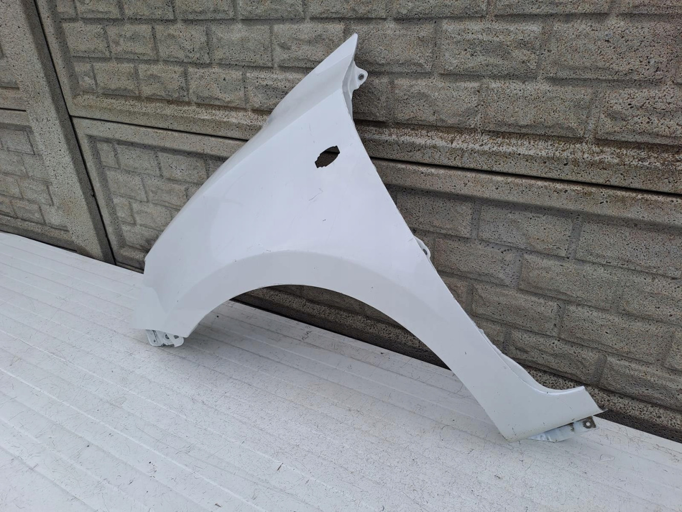 SUZUKI SWIFT MK8 17-22 BŁOTNIK PRZEDNI LEWY - (13333600620)