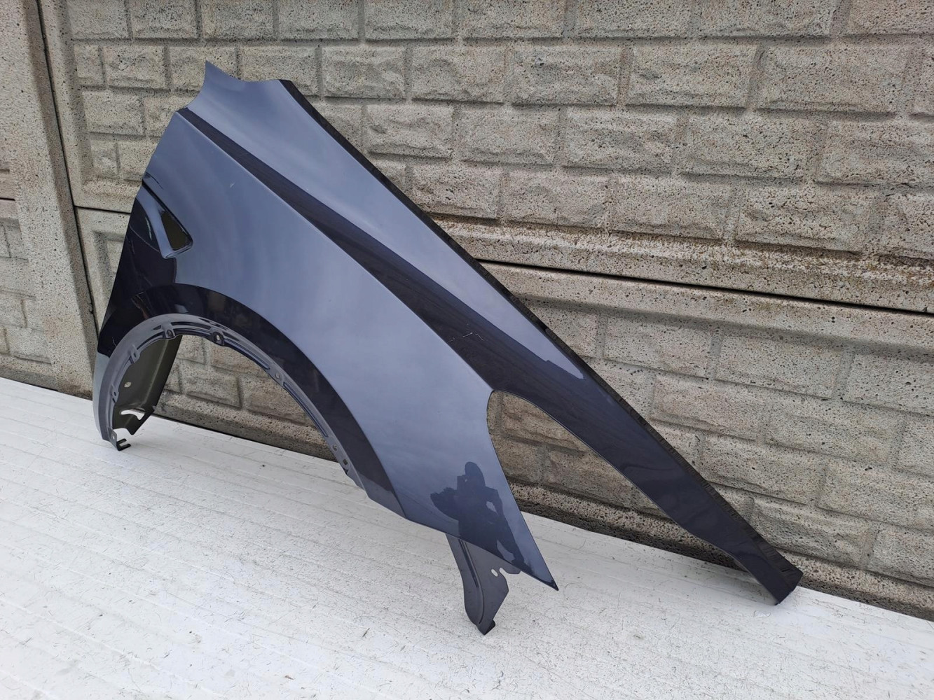 TESLA Y MODEL Y BŁOTNIK PRZEDNI PRAWY - (13343806038)