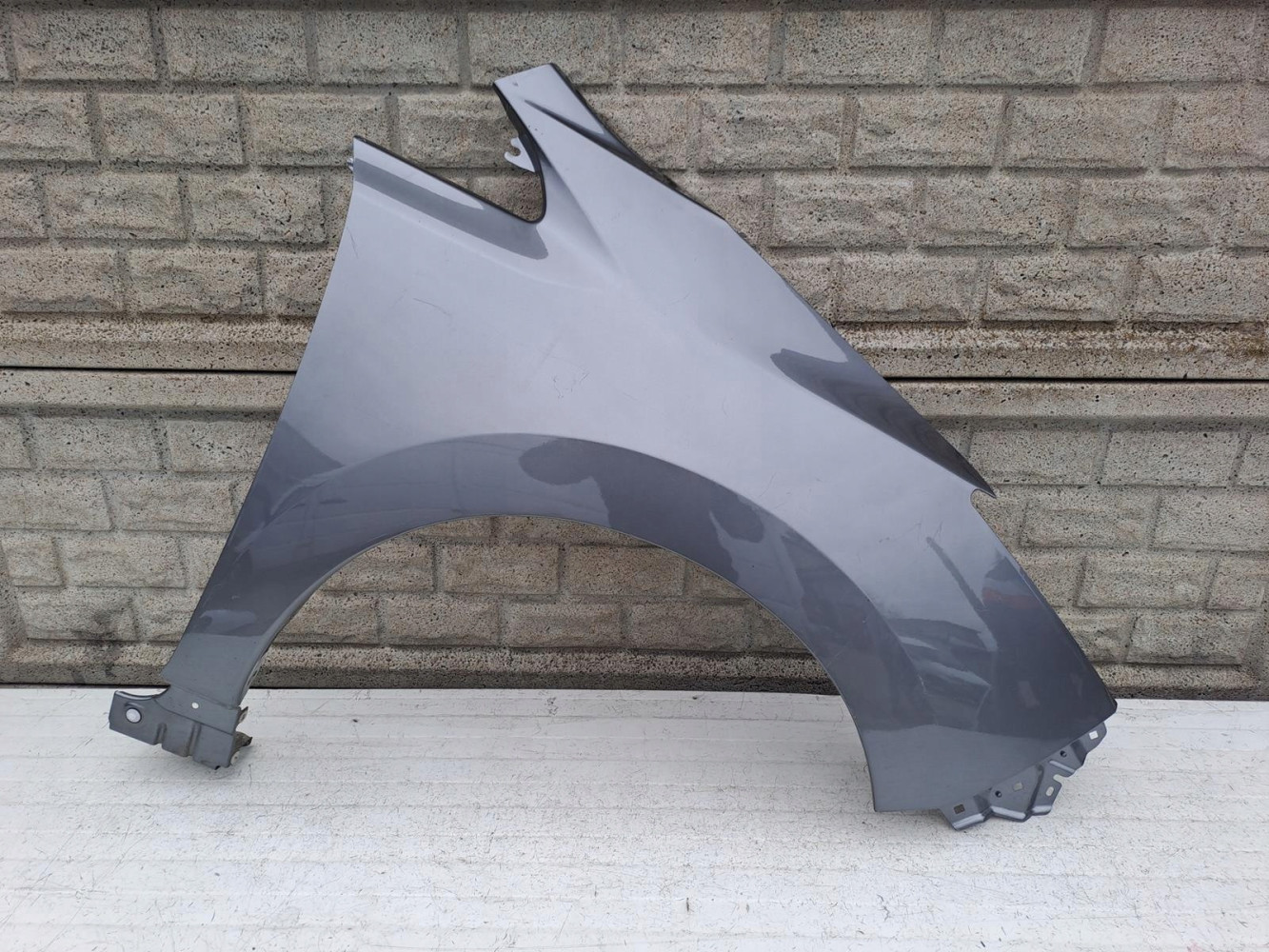 NISSAN LEAF II 17-22 BŁOTNIK PRZEDNI PRAWY - (13343823265)