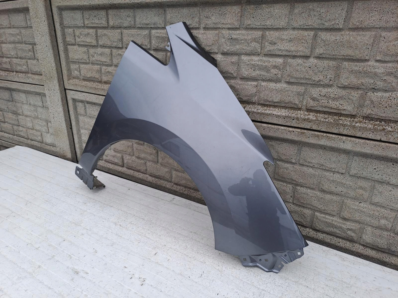 NISSAN LEAF II 17-22 BŁOTNIK PRZEDNI PRAWY - (13343823265)