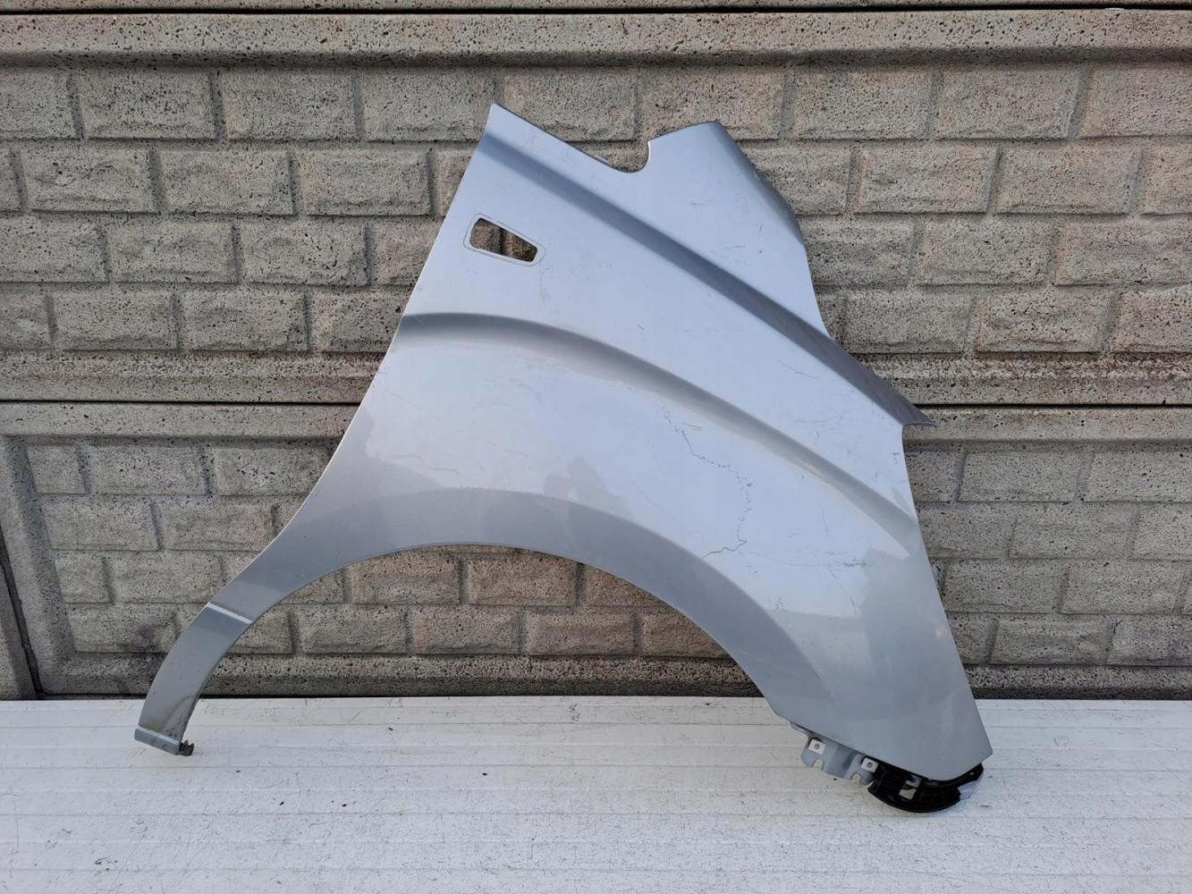 HYUNDAI H1 2007- BŁOTNIK PRZEDNI PRAWY - (13356034232)