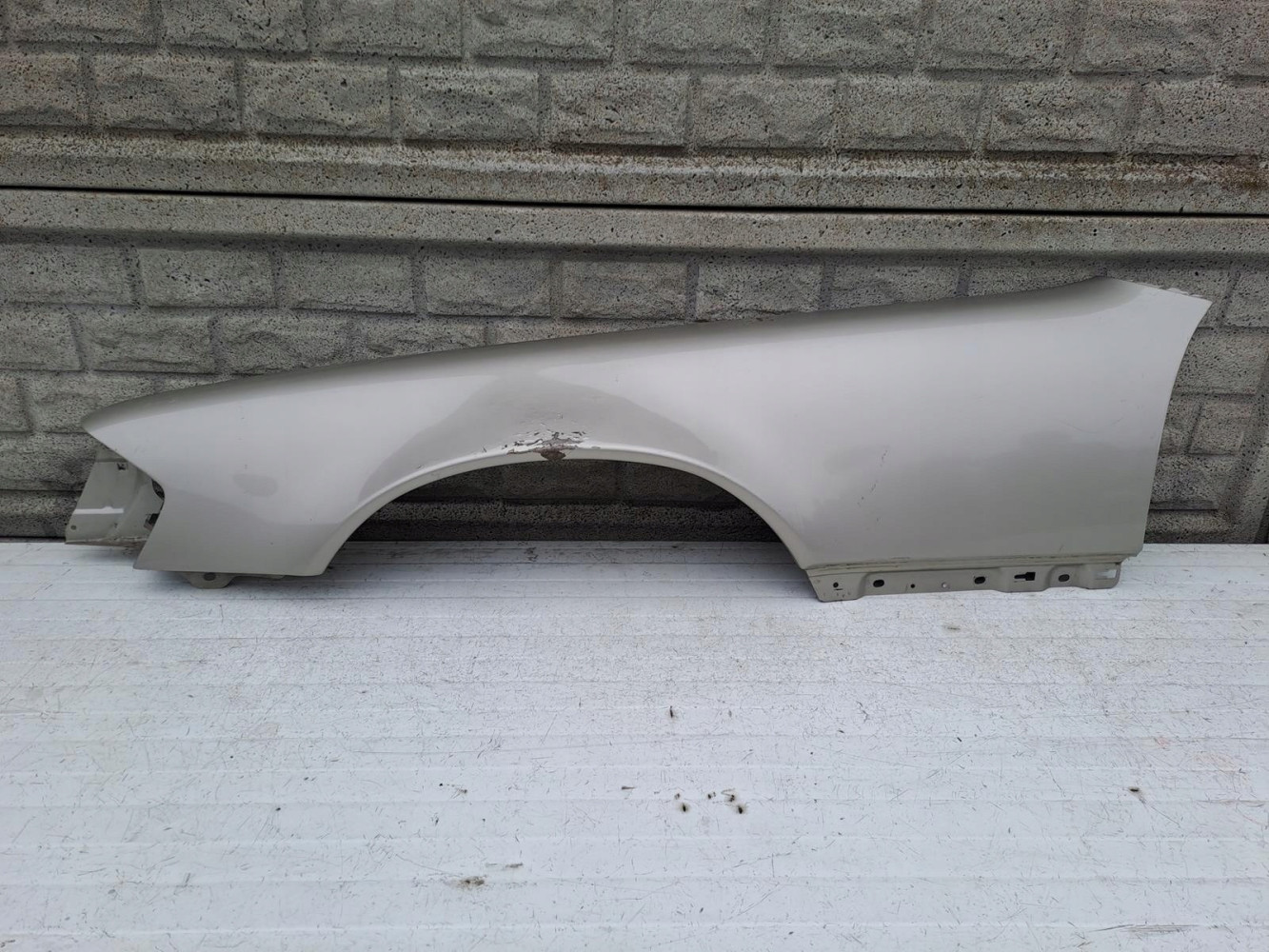 MERCEDES SL R129 BŁOTNIK LEWY PRZEDNI - (13386457507)