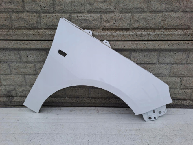 OPEL ADAM BŁOTNIK PRZEDNI PRAWY - (13401658135)