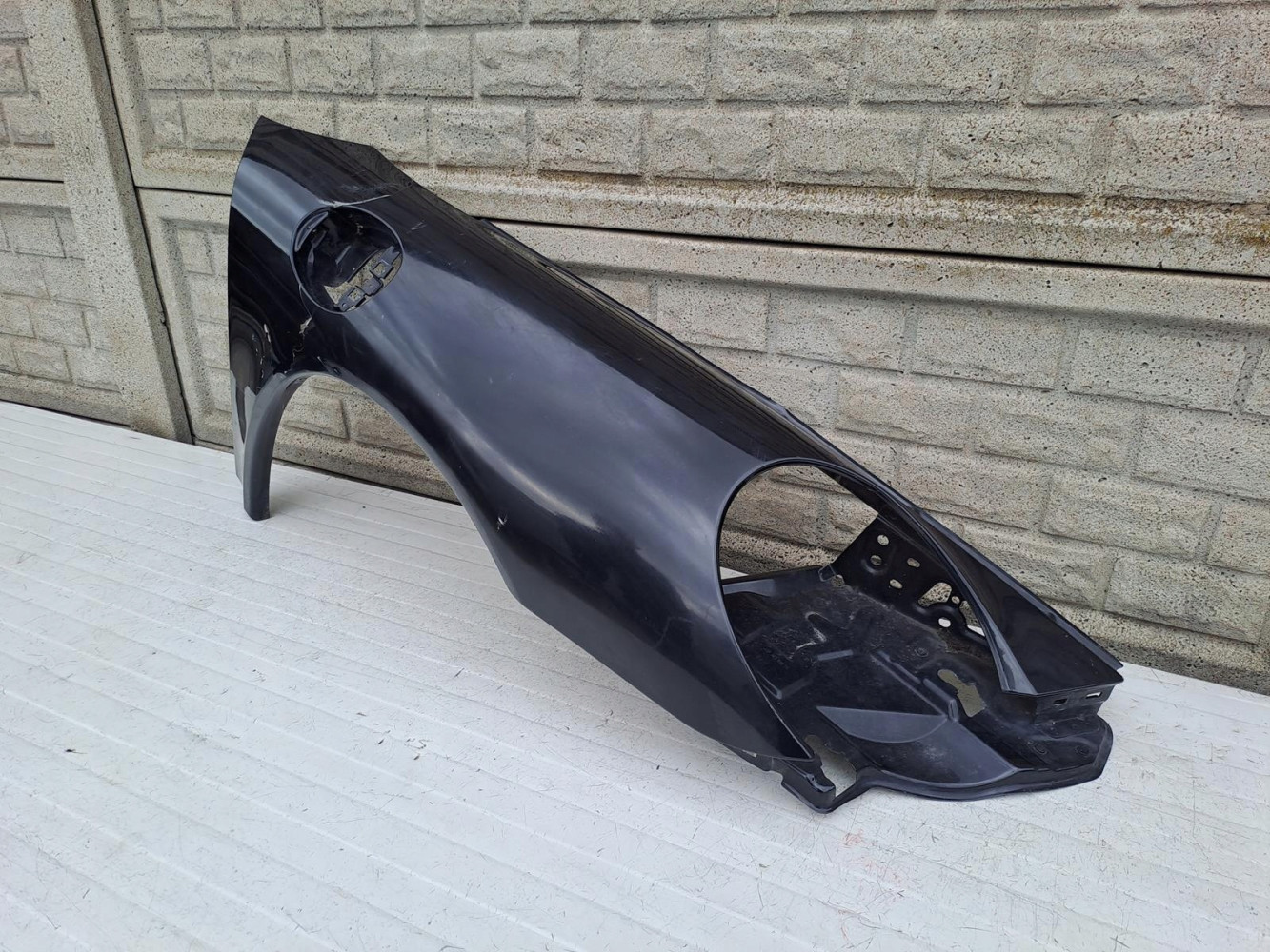 PORSCHE CARRERA 911 997 BŁOTNIK PRAWY PRZEDNI - (13423702684)