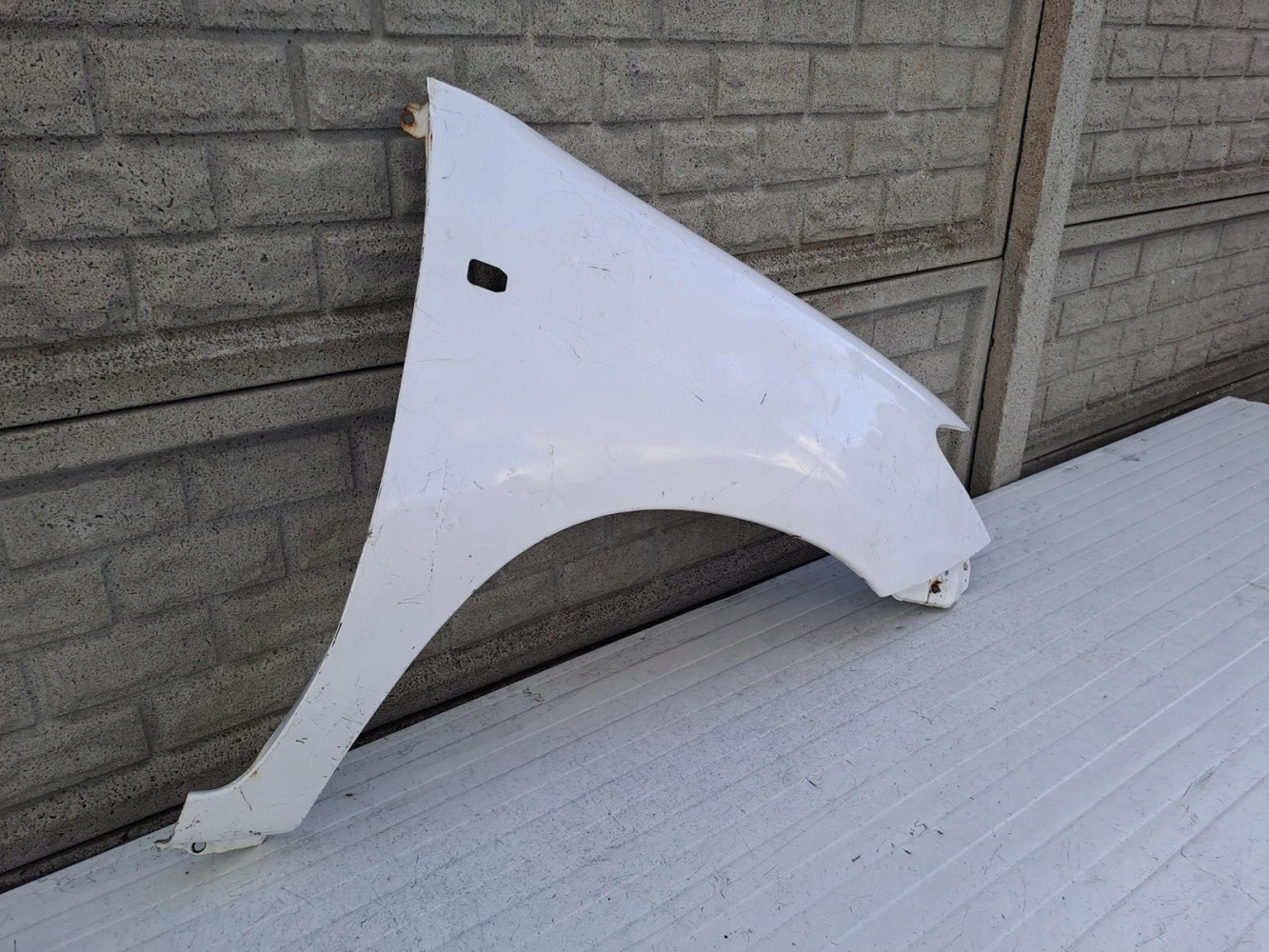 TOYOTA HILUX 2005-2012 BŁOTNIK PRAWY PRZEDNI - (13438171134)