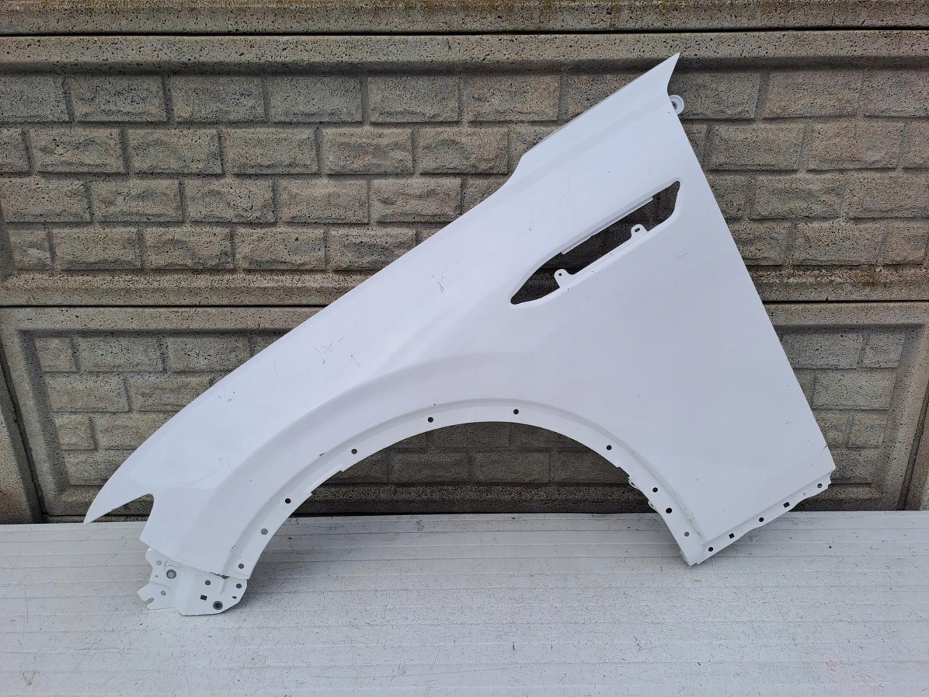 MAZDA CX60 CX-60 BŁOTNIK LEWY PRZEDNI - (13443544176)