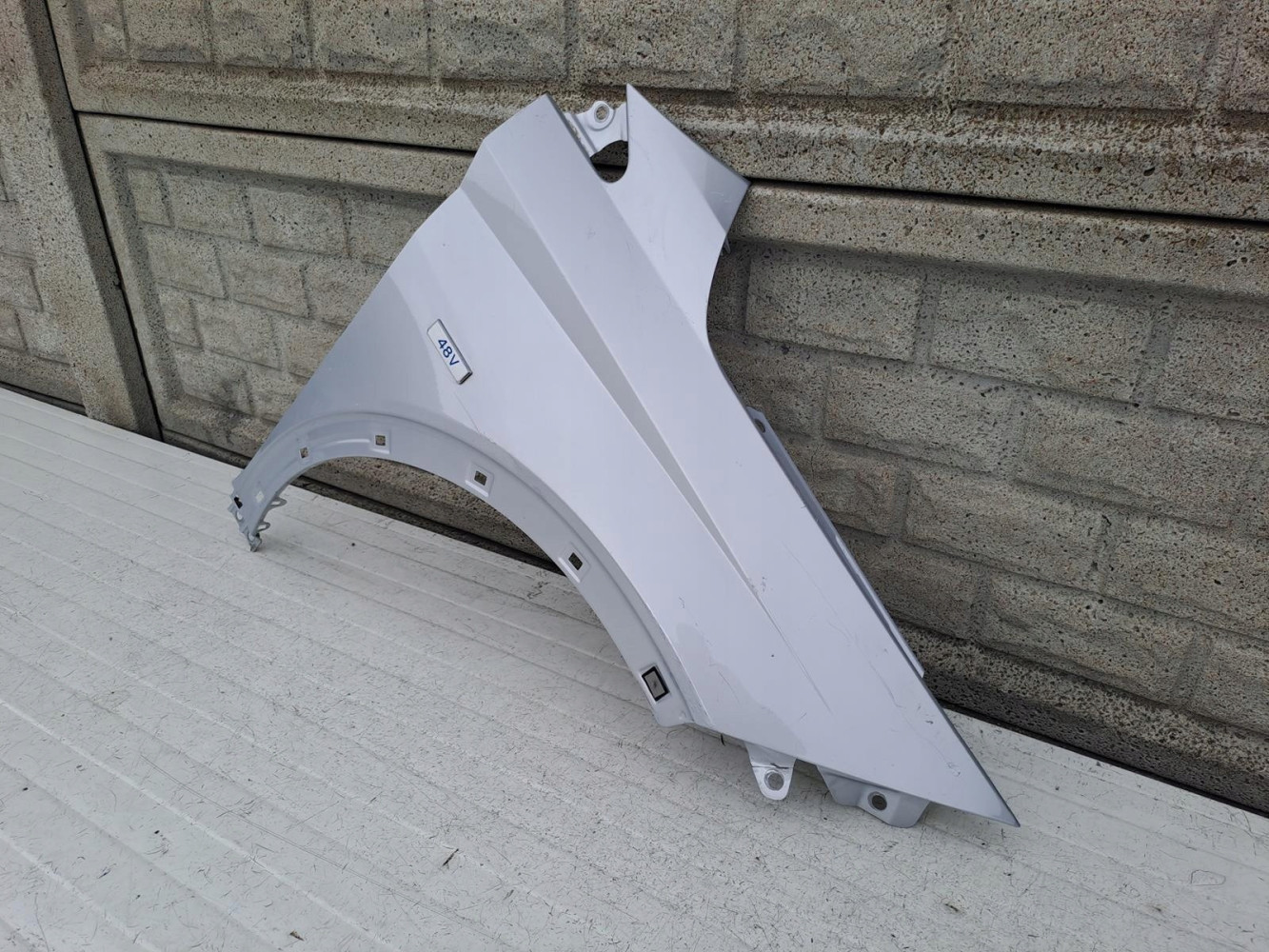 BŁOTNIK PRZEDNI PRAWY HYUNDAI BAYON - (13453448358)