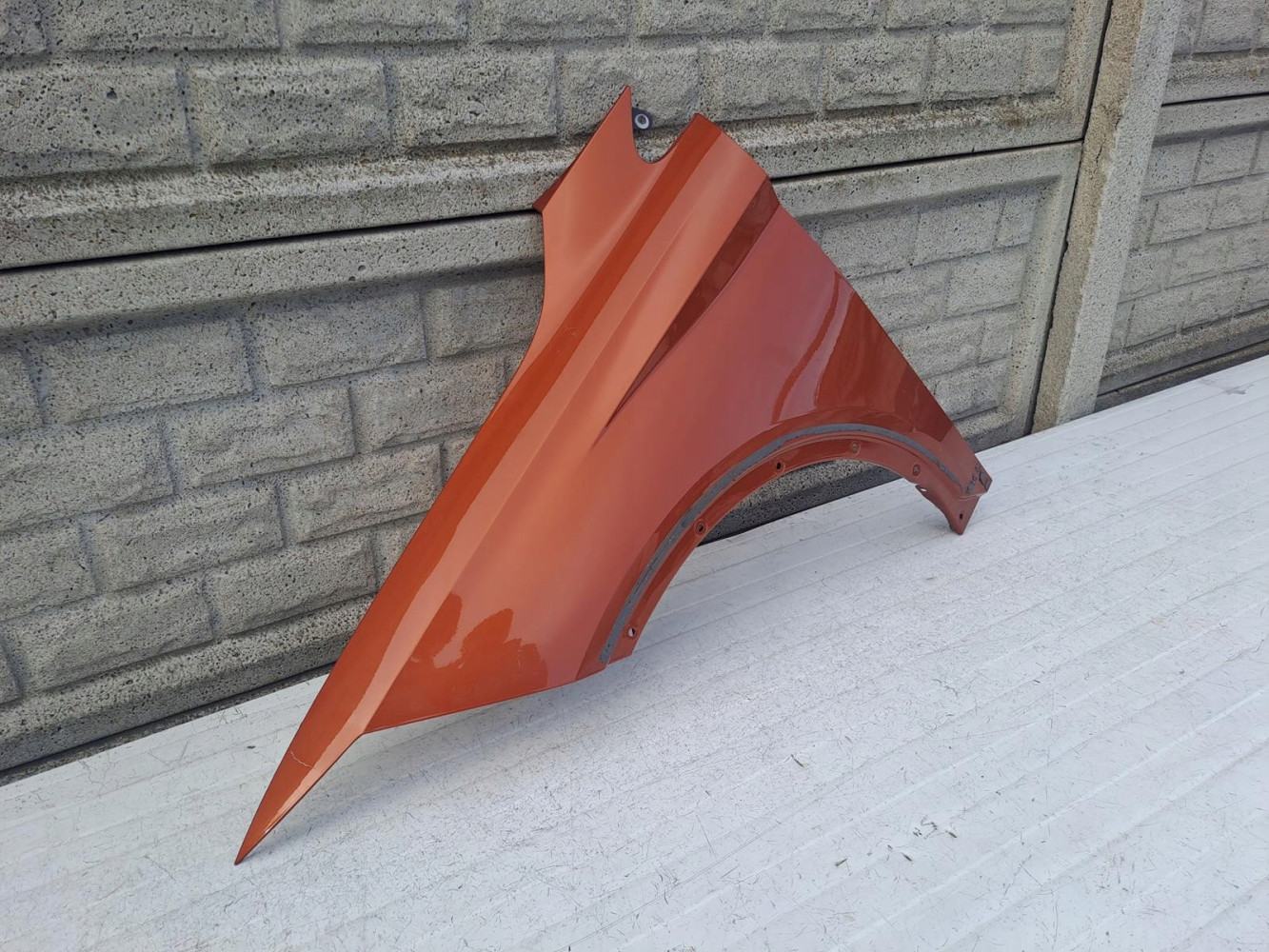 SEAT ARONA BŁOTNIK PRZEDNI LEWY - (13462287915)