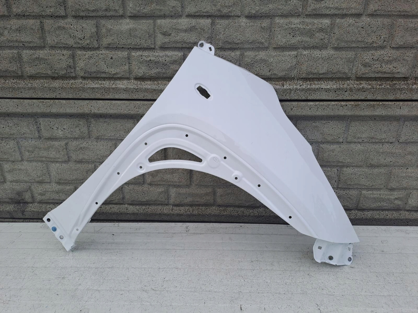 BŁOTNIK PRAWY PRZÓD TOYOTA AYGO X 22-23 - (13468070343)