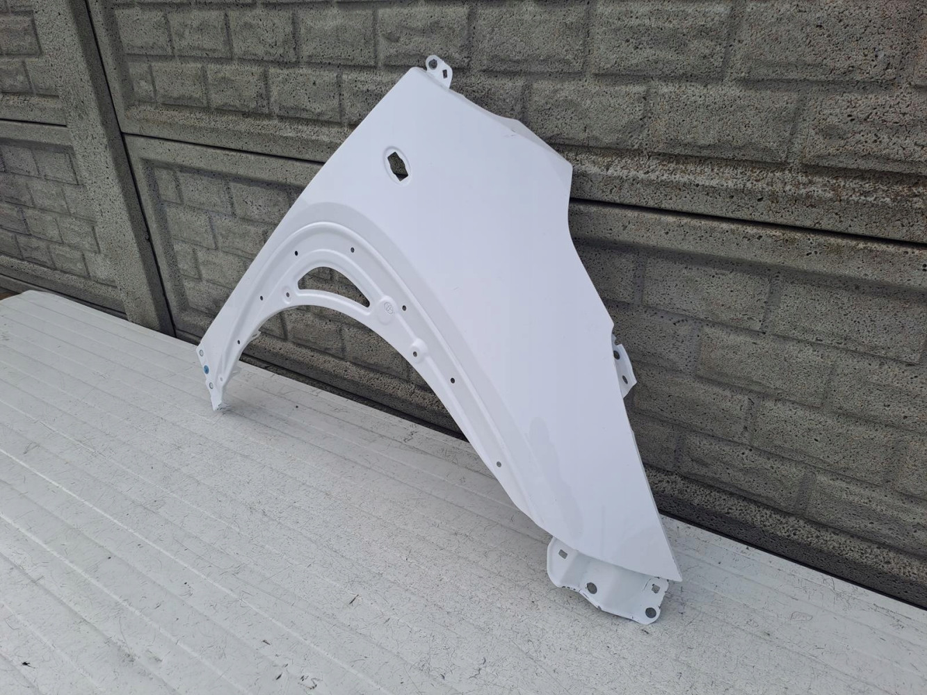 BŁOTNIK PRAWY PRZÓD TOYOTA AYGO X 22-23 - (13468070343)