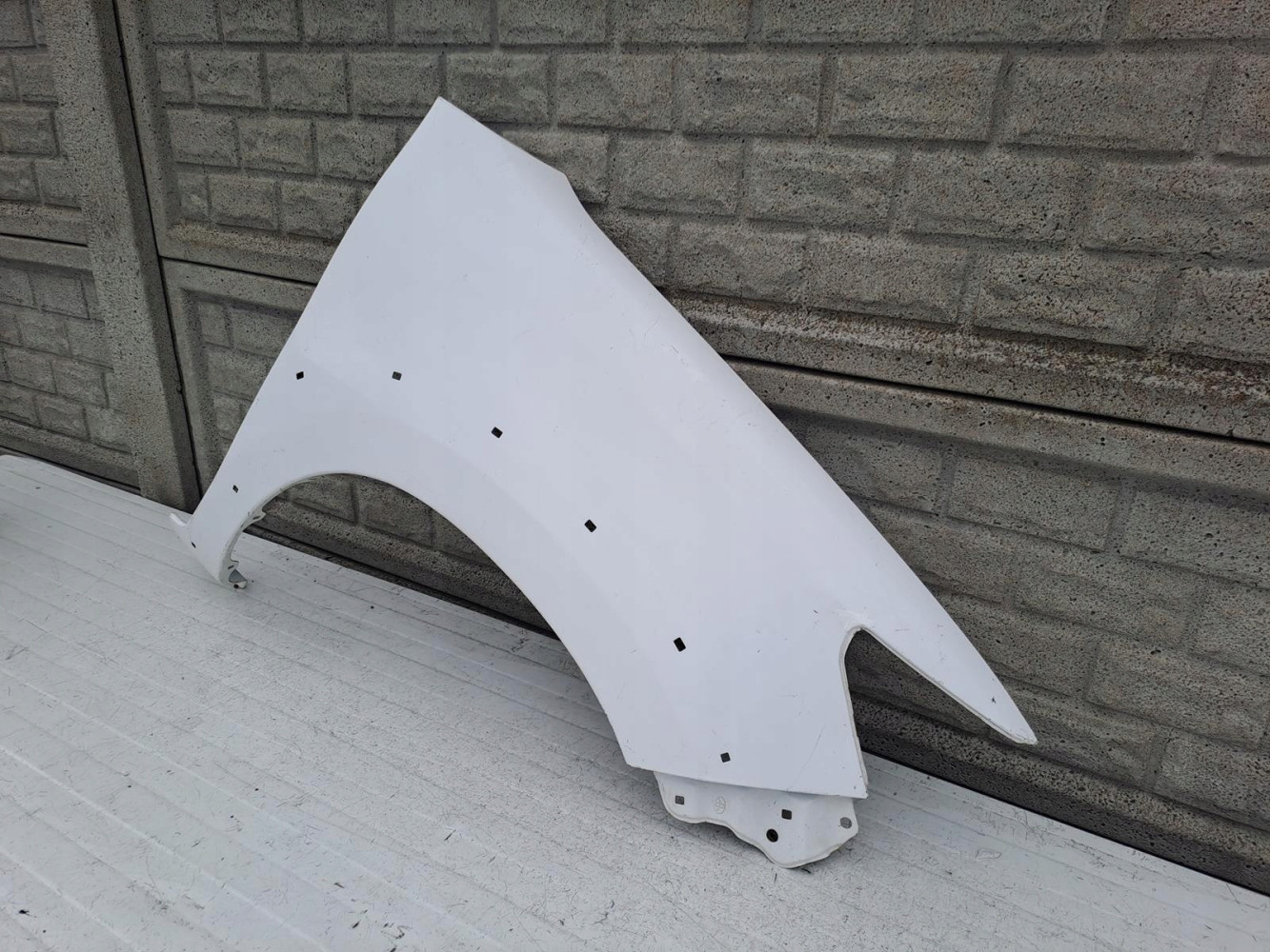 TOYOTA HILUX LIFT 2012-2015 BŁOTNIK PRZEDNI PRAWY - (13502011494)