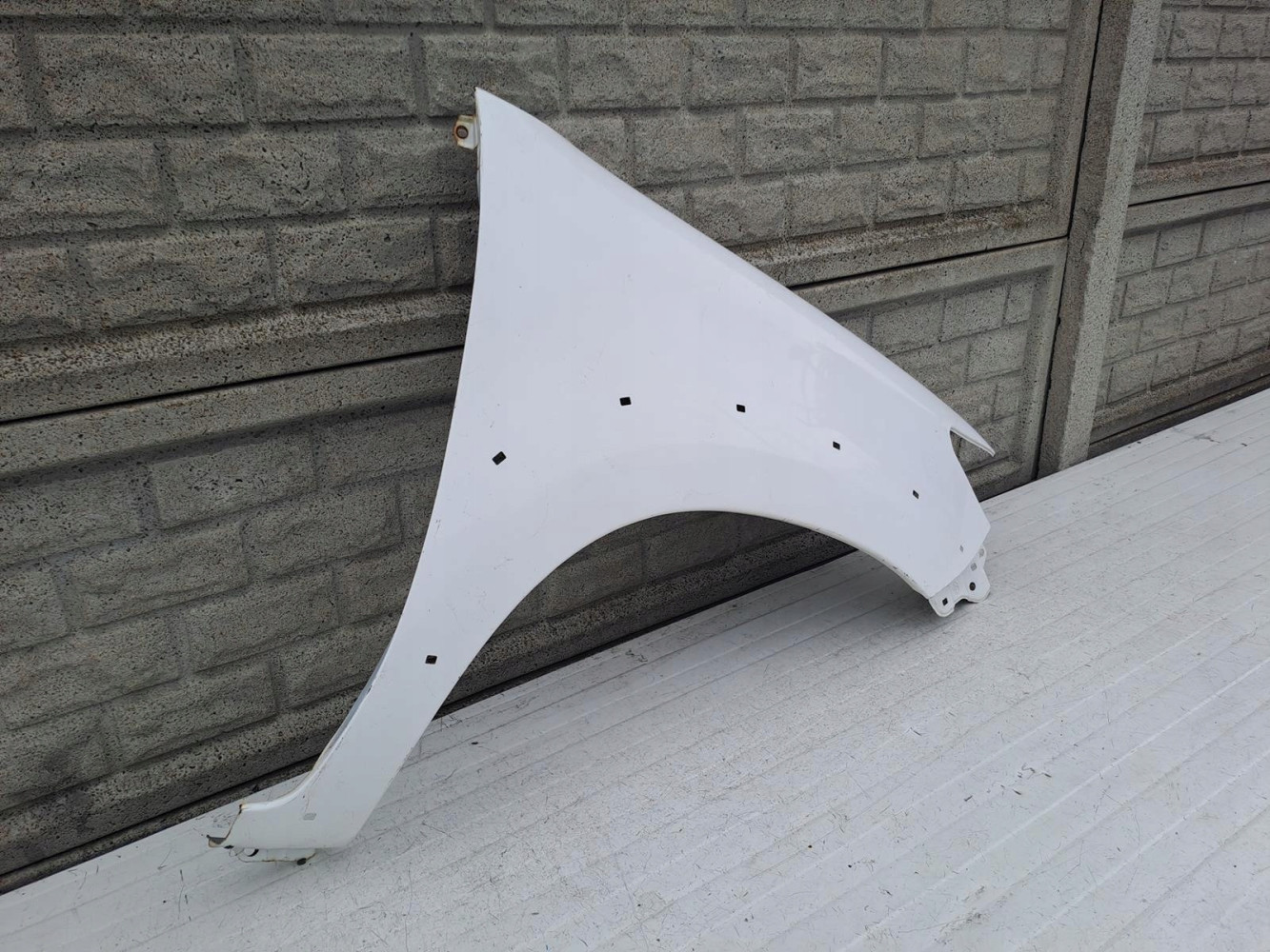 TOYOTA HILUX LIFT 2012-2015 BŁOTNIK PRZEDNI PRAWY - (13502011494)