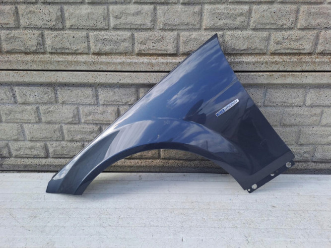 MERCEDES C KLASA W204 07-14 BŁOTNIK PRZEDNI LEWY - (13533406807)