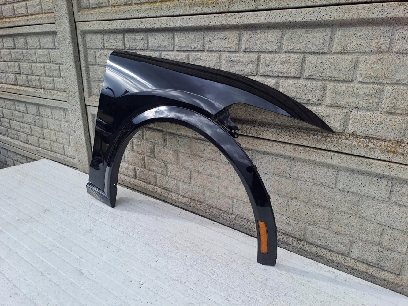 FORD MUSTANG MACH 2020- BŁOTNIK PRZEDNI PRAWY - (13533555379)