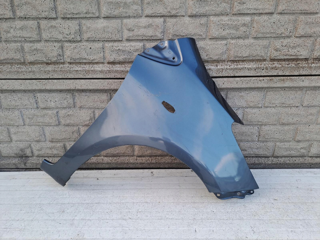 TOYOTA YARIS 2 II 05-12 BŁOTNIK PRAWY PRZÓD - (13563596777)