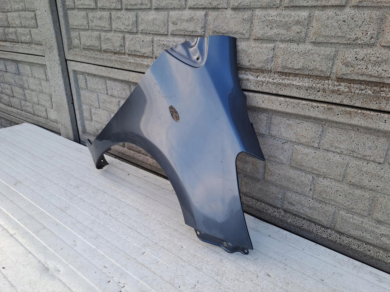 TOYOTA YARIS 2 II 05-12 BŁOTNIK PRAWY PRZÓD - (13563596777)