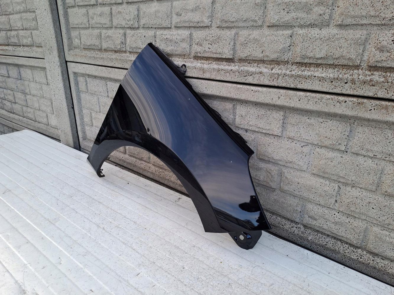 FORD FIESTA Mk8 MK 8 16-22 BŁOTNIK PRZEDNI PRAWY - (13563635135)