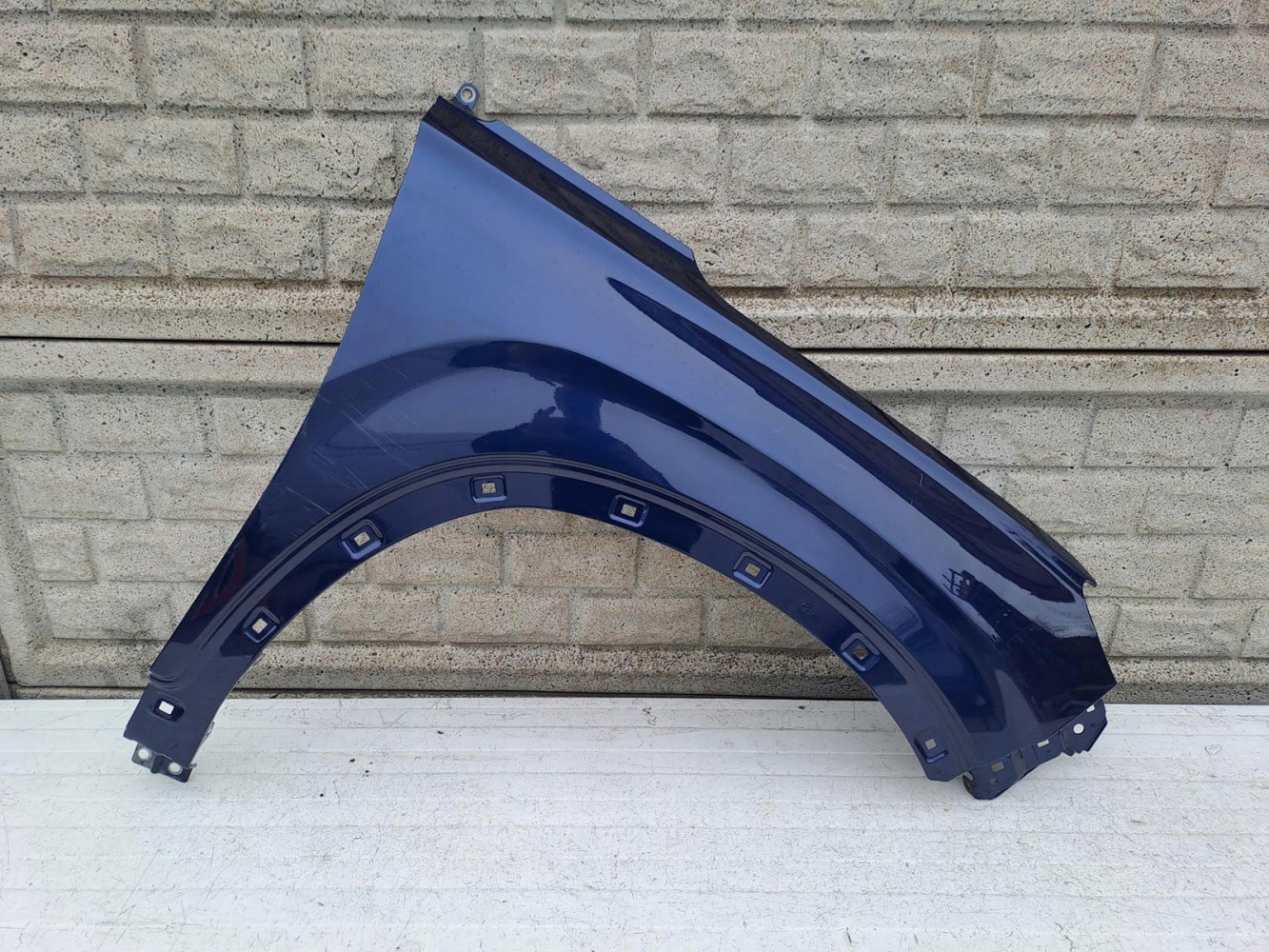 HYUNDAI SANTA FE 19-23 BŁOTNIK PRAWY PRZEDNI - (13569097124)