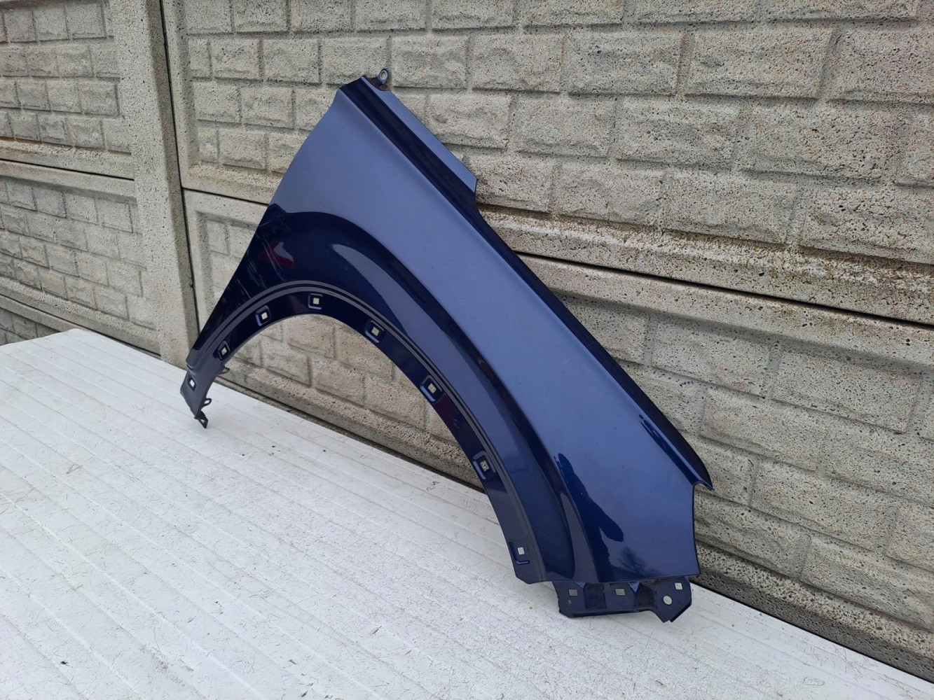 HYUNDAI SANTA FE 19-23 BŁOTNIK PRAWY PRZEDNI - (13569097124)