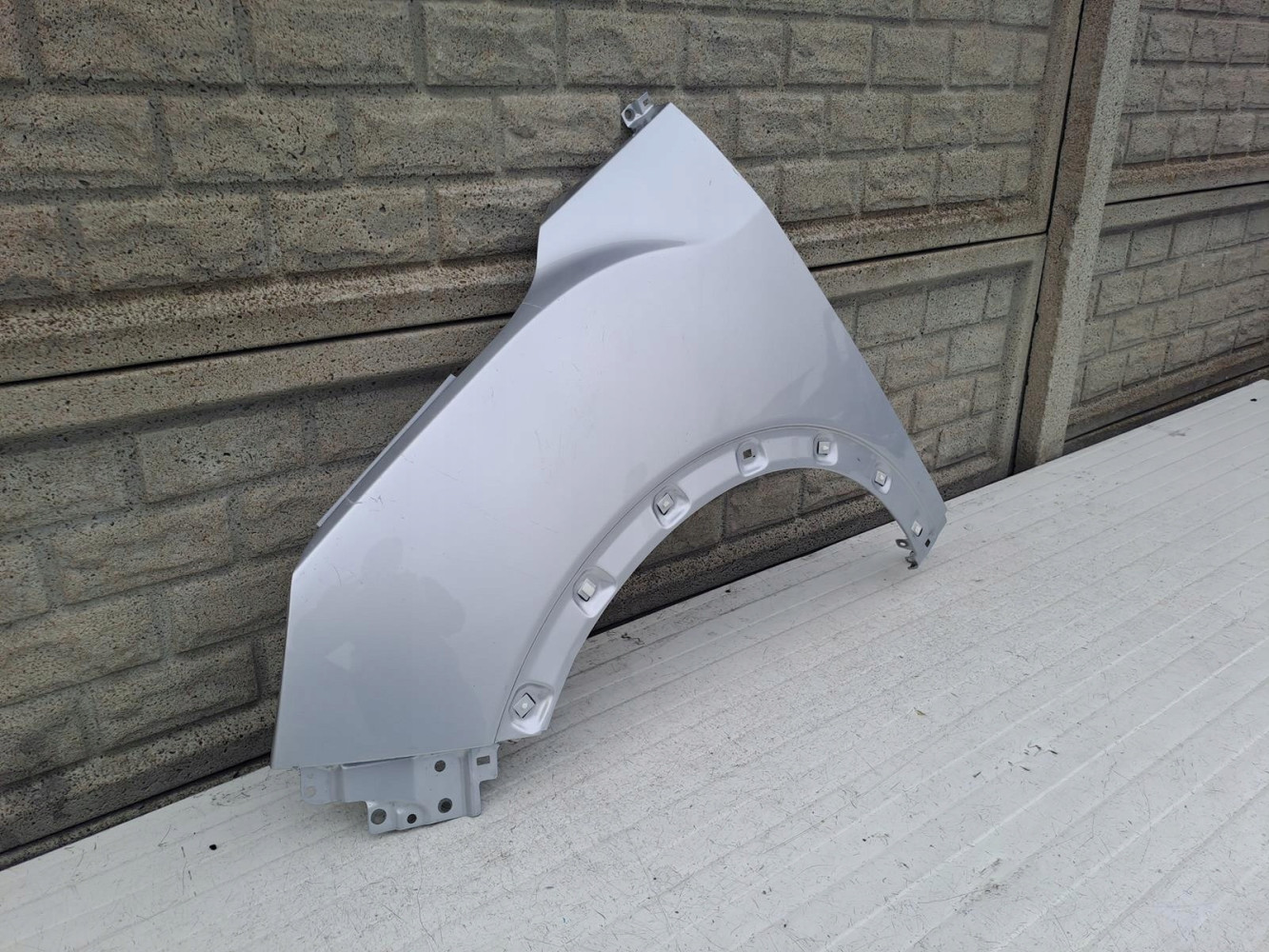 SSANGYONG TIVOLI LIFT 19- BŁOTNIK LEWY PRZEDNI - (13569523214)
