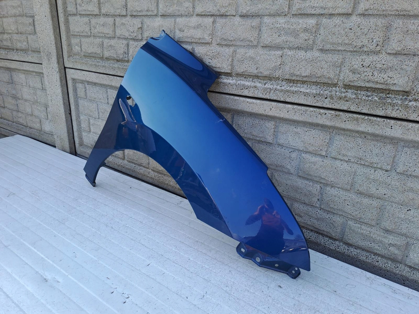 SUZUKI BALENO II 15-22 BŁOTNIK PRAWY PRZEDNI - (13607869448)