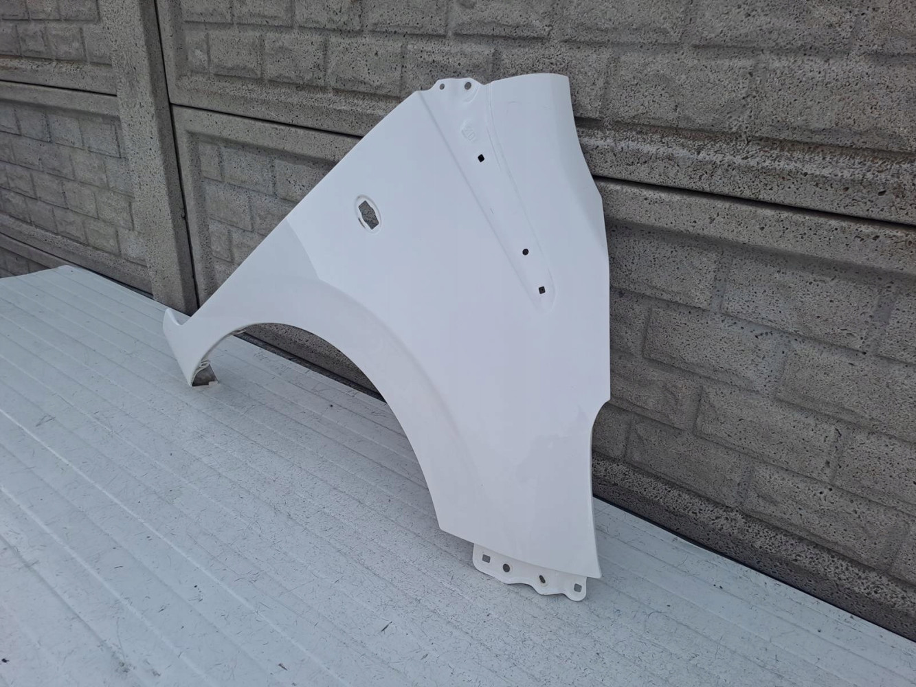 PEUGEOT 108 2014-2021 BŁOTNIK PRAWY PRZEDNI - (13608068558)