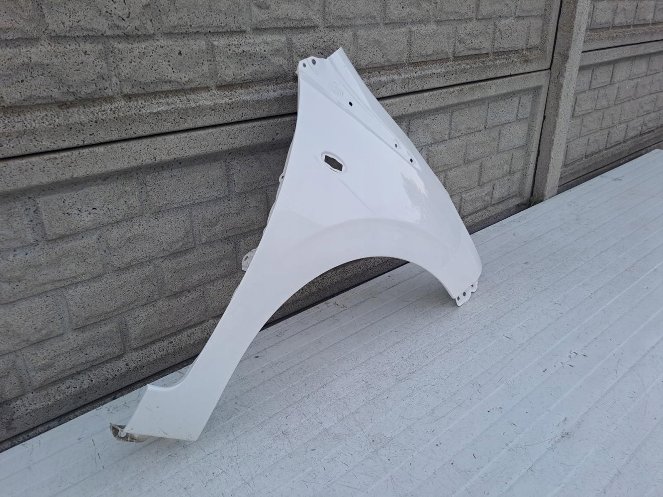 PEUGEOT 108 2014-2021 BŁOTNIK PRAWY PRZEDNI - (13608068558)