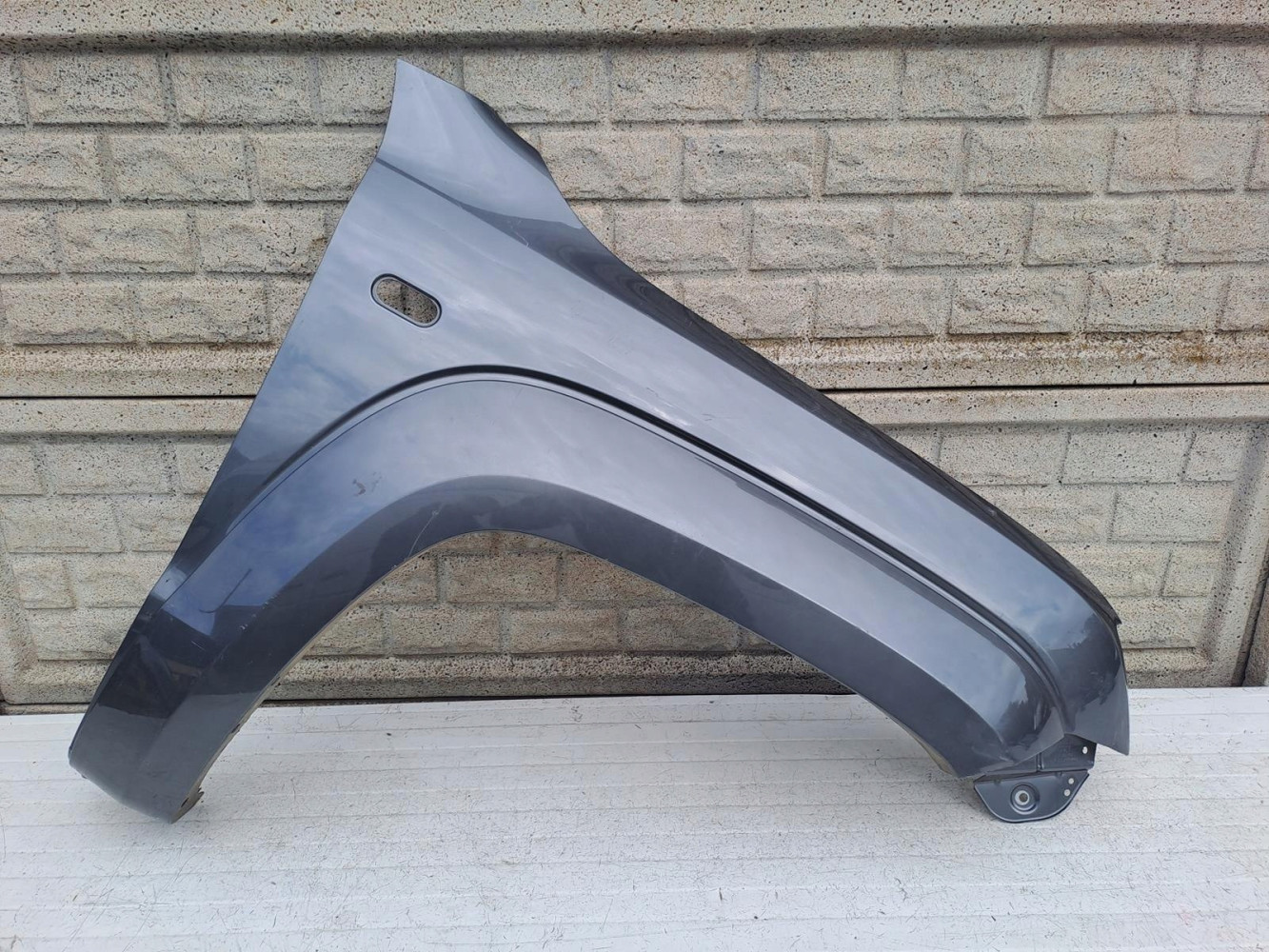 VW AMAROK 2H0 2016-2021 LIFT BŁOTNIK PRAWY PRZEDNI - (13617897701)