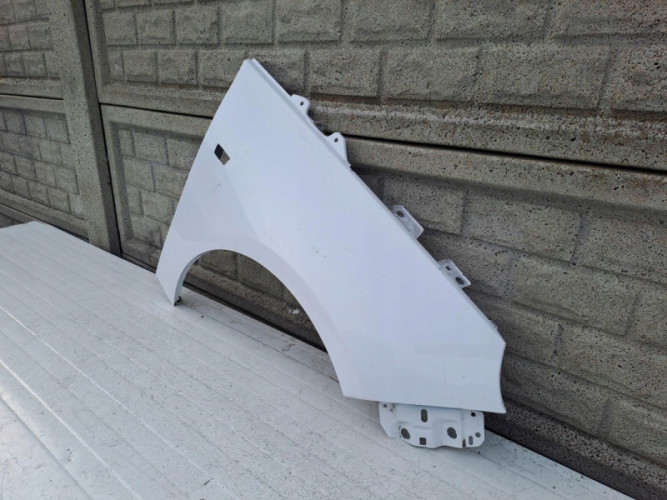 OPEL ADAM BŁOTNIK PRZEDNI PRAWY - (13660675993)