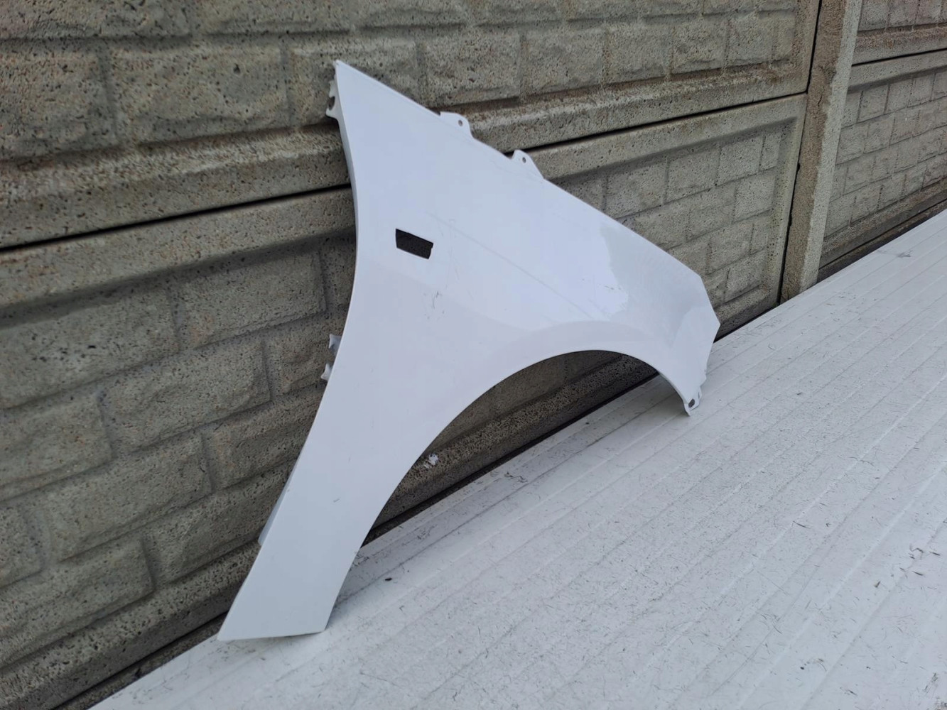OPEL ADAM BŁOTNIK PRZEDNI PRAWY - (13660675993)