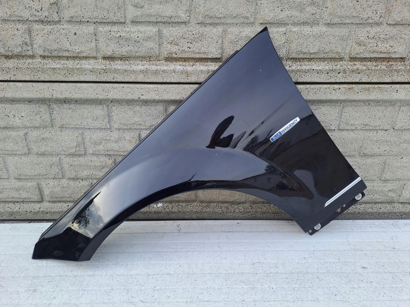 MERCEDES C KLASA W204 07-14 BŁOTNIK PRZEDNI LEWY - (13660744229)