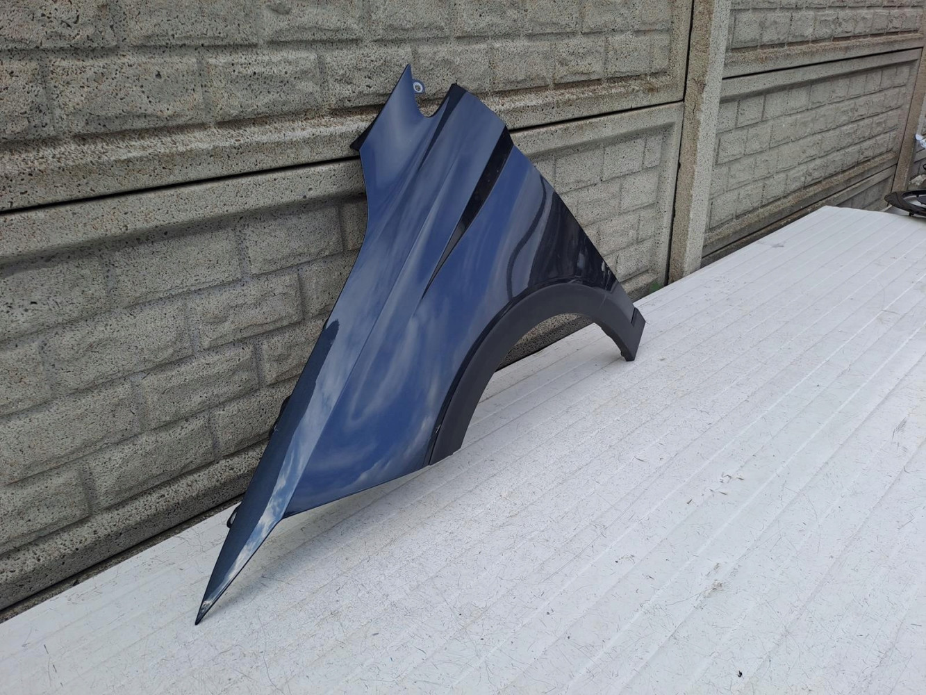 SEAT ARONA BŁOTNIK PRZEDNI LEWY - (13667144221)