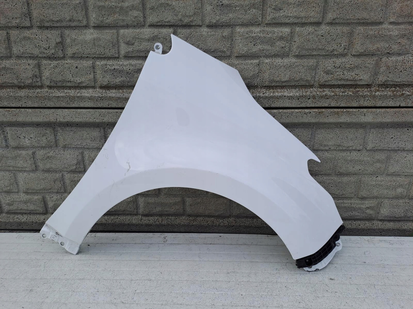 TOYOTA YARIS 4 IV 19-23 BŁOTNIK PRAWY PRZEDNI - (13667155004)