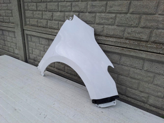 TOYOTA YARIS 4 IV 19-23 BŁOTNIK PRAWY PRZEDNI - (13667155004)