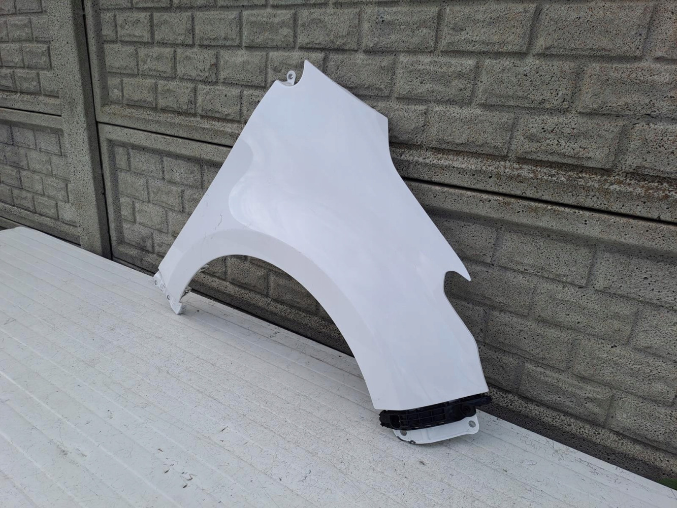 TOYOTA YARIS 4 IV 19-23 BŁOTNIK PRAWY PRZEDNI - (13667155004)