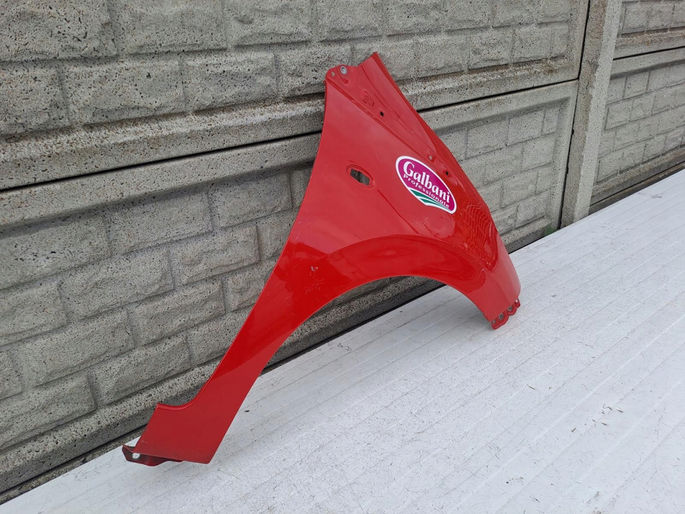 PEUGEOT 108 2014-2021 BŁOTNIK PRAWY PRZEDNI - (13667234827)