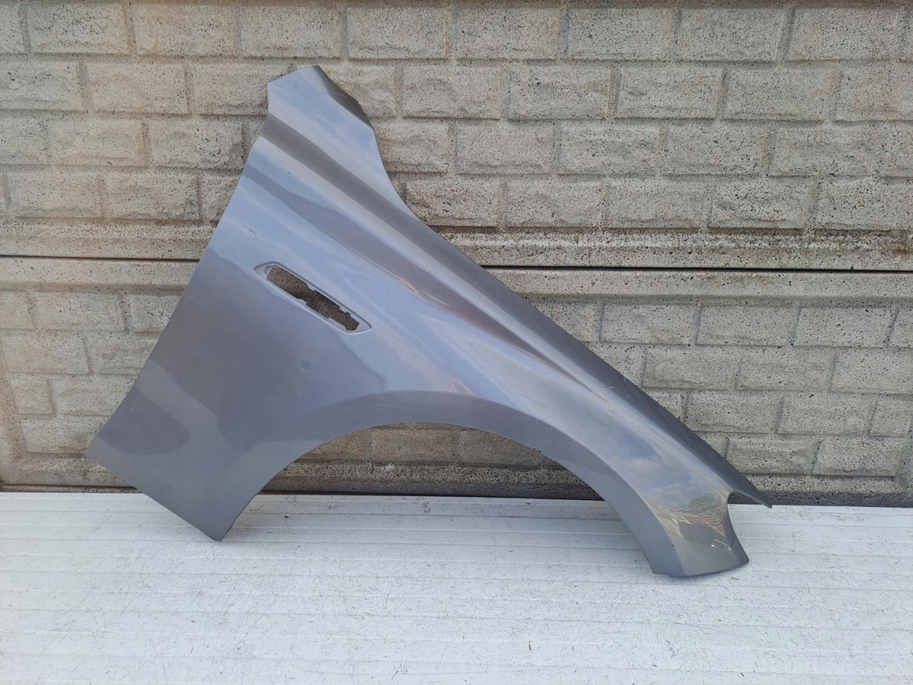BMW 5 V GT F07 GT5 BŁOTNIK PRAWY PRZEDNI - (13706806141)