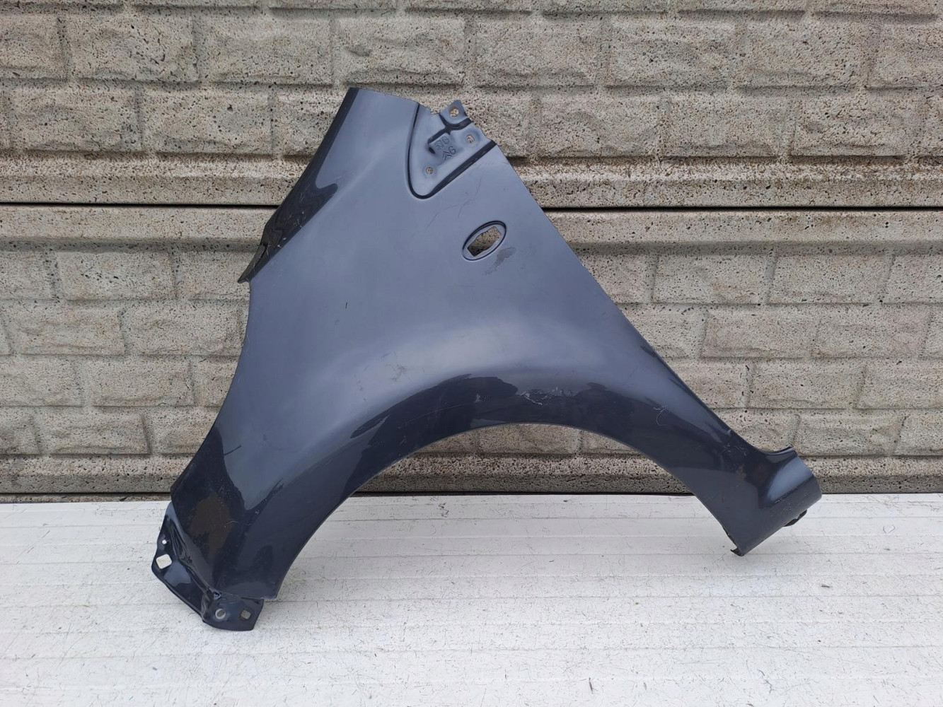 CITROEN C1 PEUGEOT 107 05-15 BŁOTNIK PRZEDNI LEWY - (13717991285)