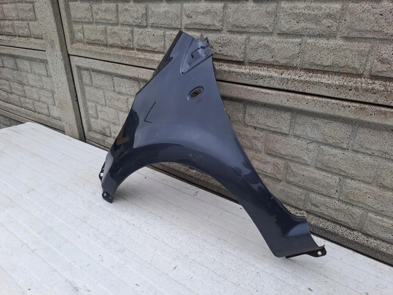 CITROEN C1 PEUGEOT 107 05-15 BŁOTNIK PRZEDNI LEWY - (13717991285)