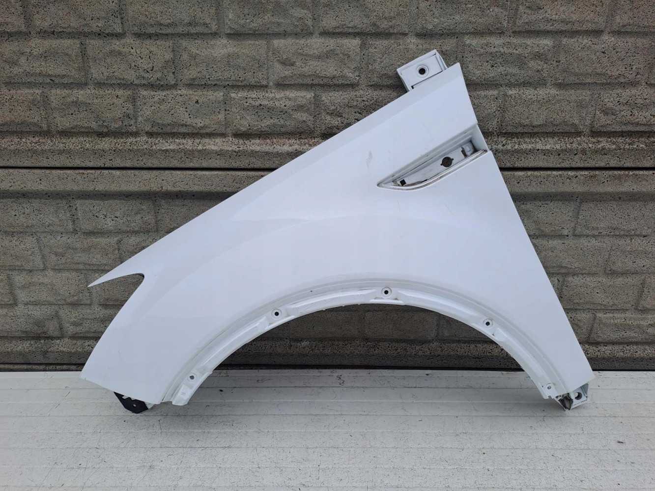 FORD KUGA MK1 1 I 08-13 BŁOTNIK PRZEDNI LEWY - (13718001073)