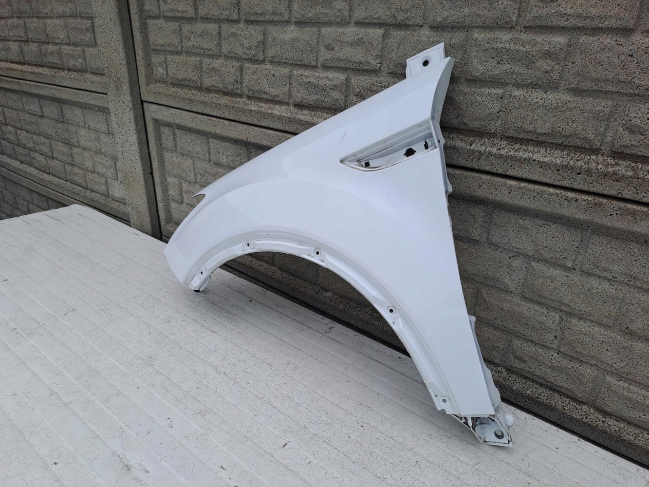 FORD KUGA MK1 1 I 08-13 BŁOTNIK PRZEDNI LEWY - (13718001073)