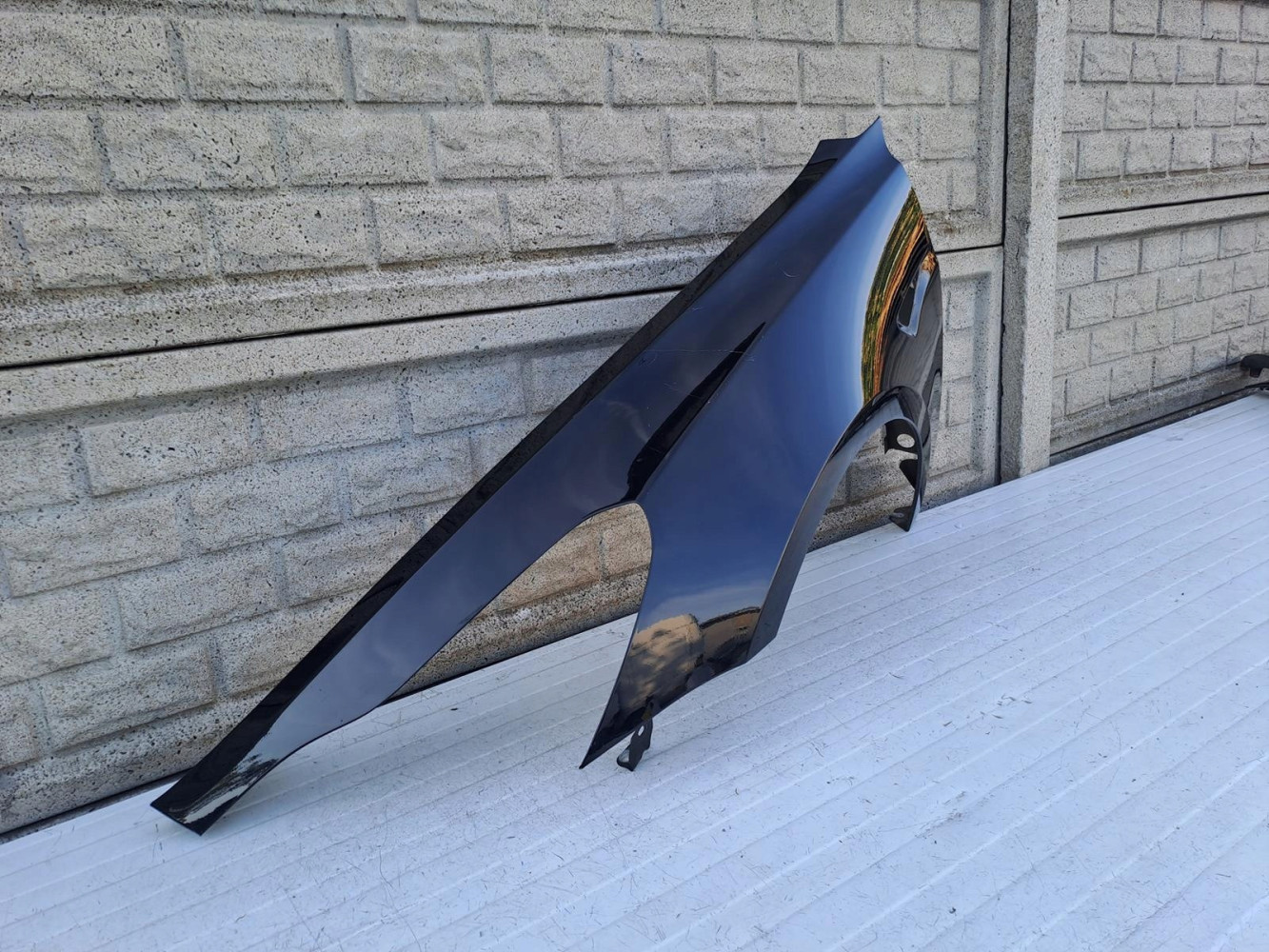 TESLA 3 III 2017-2022 BŁOTNIK PRZEDNI LEWY - (13728852370)
