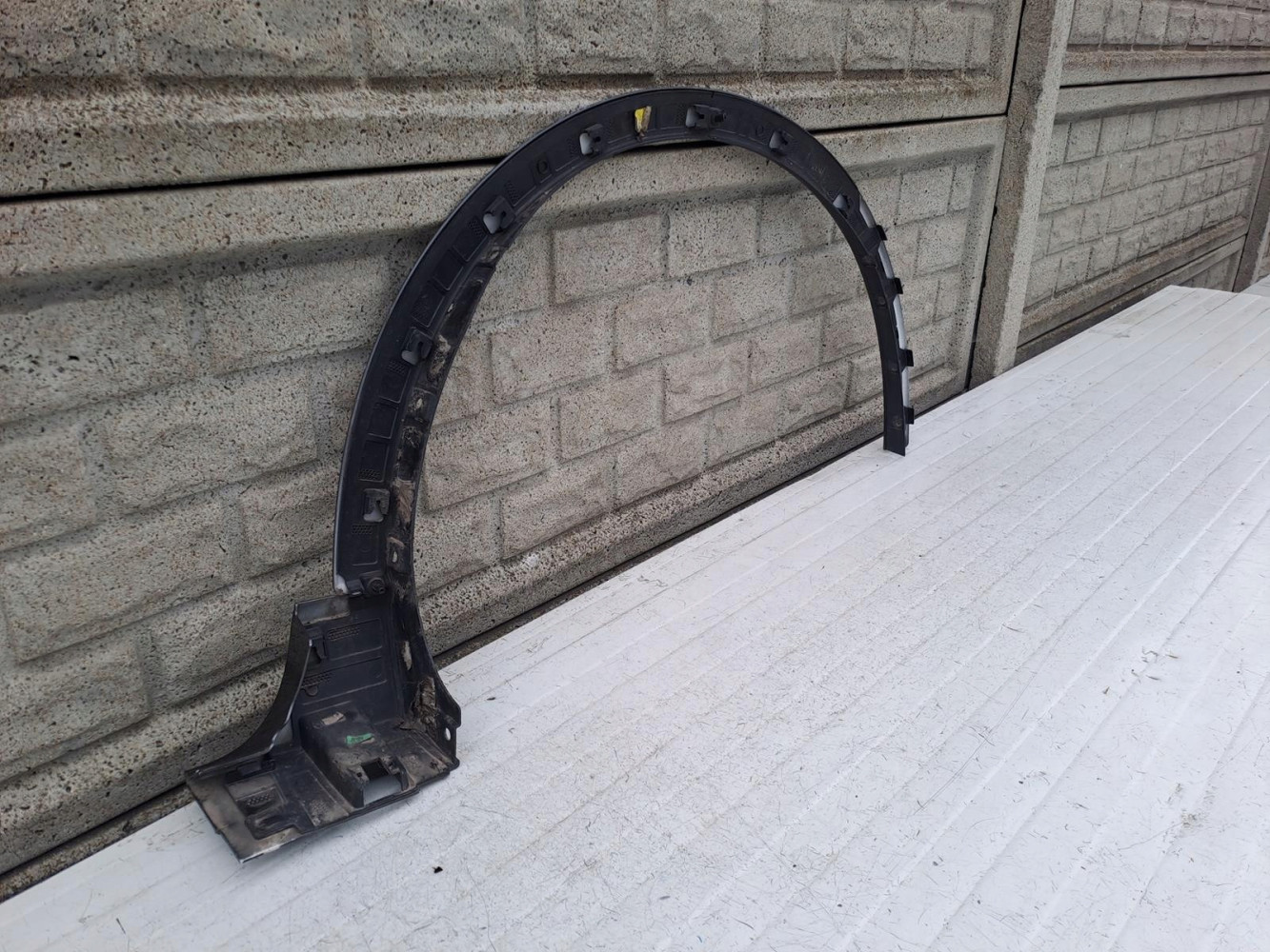 FORD KUGA MK3 LISTWA BŁOTNIKA PRZÓD LEWA - (13740617737)